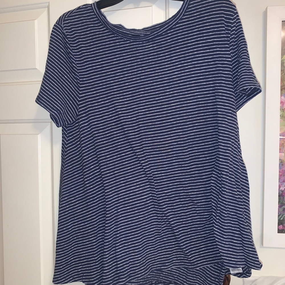 striped old navy tee shirt